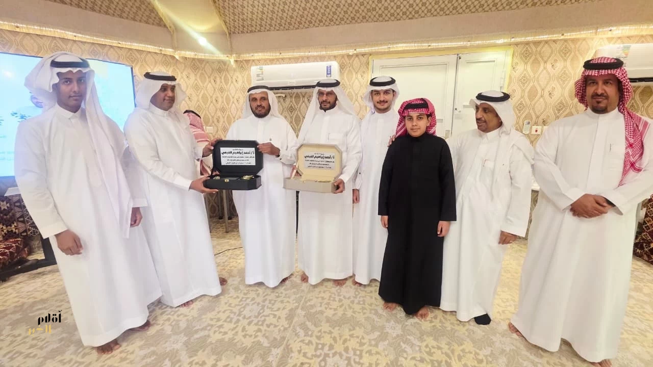 منسوبو تعليم فيفاء يحتفون بقيادات تعليمية بعد مسيرة تجاوزت ثلاثة عقود من العطاء