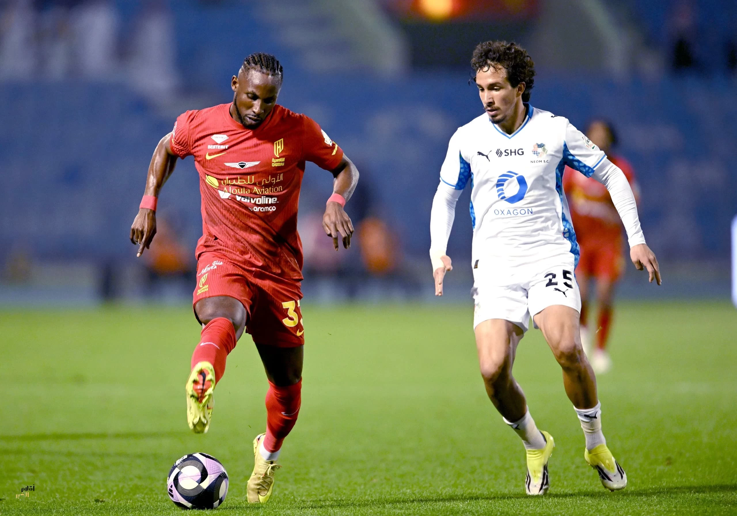 القادسية ينتزع فوزًا قاتلًا أمام نيوم ويعزز موقعه في مربع المنافسة