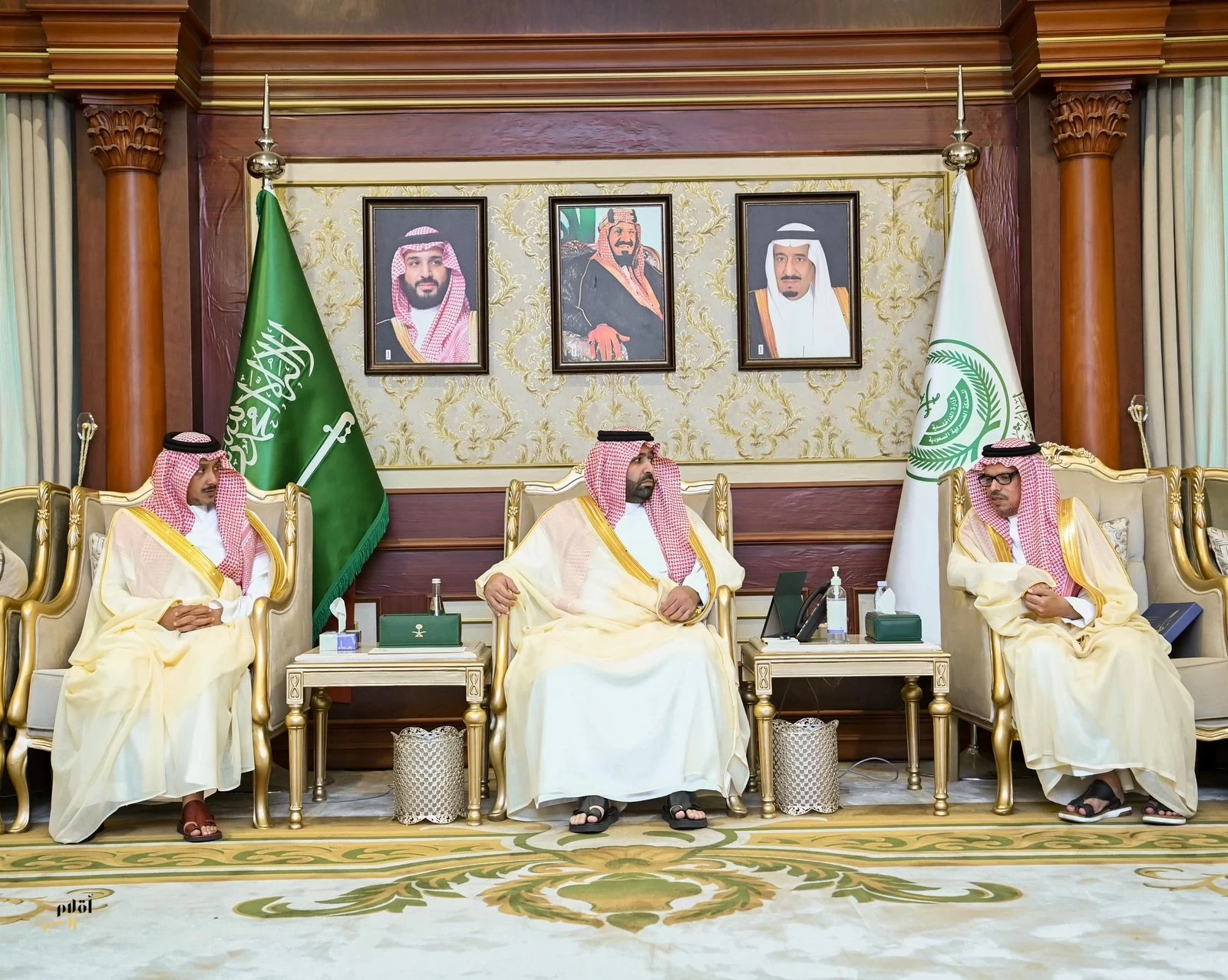 أمير جازان يتسلم التقرير السنوي لـ"تراحم" جازان