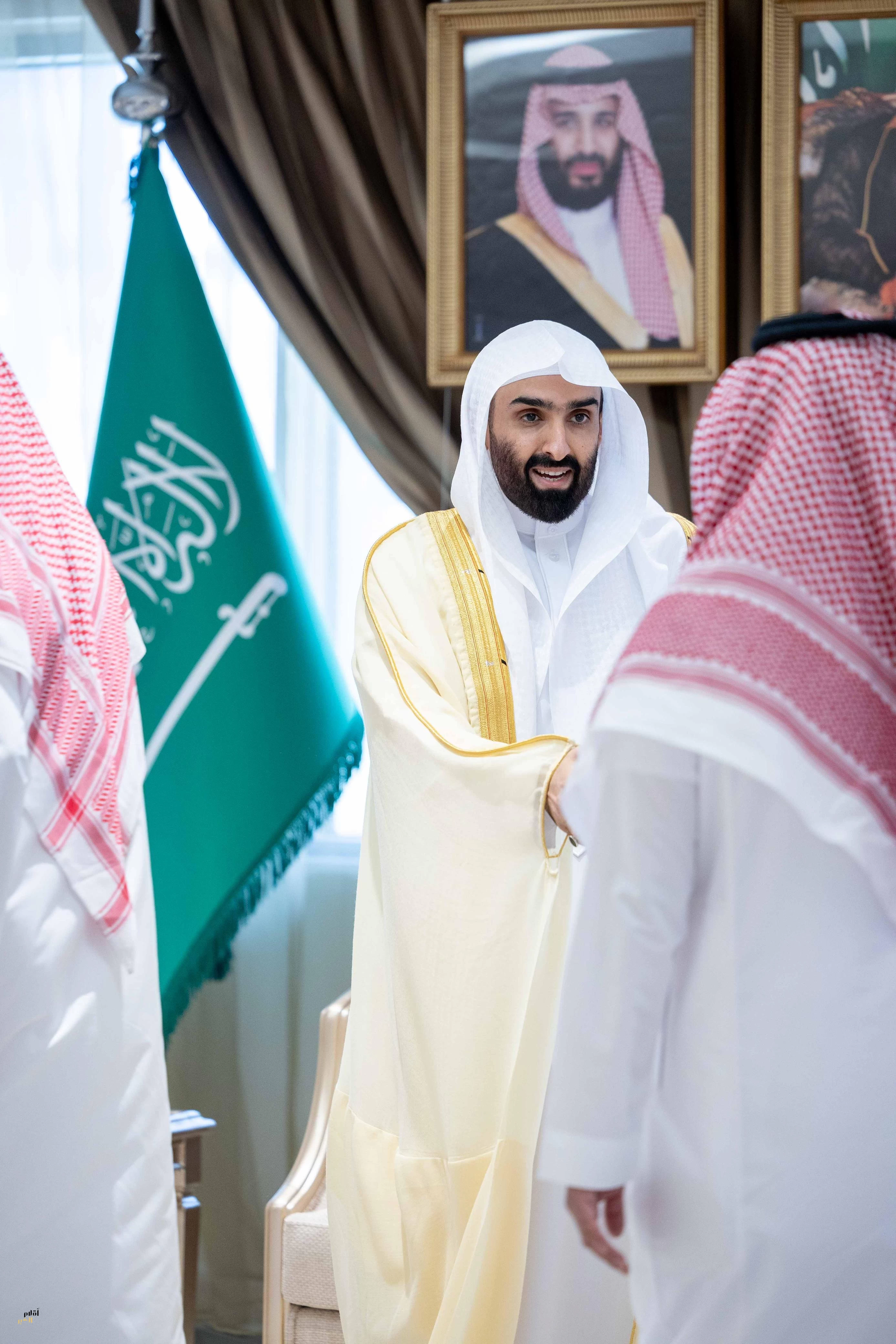 النائب العام يباشر مهامه ويستقبل القيادات