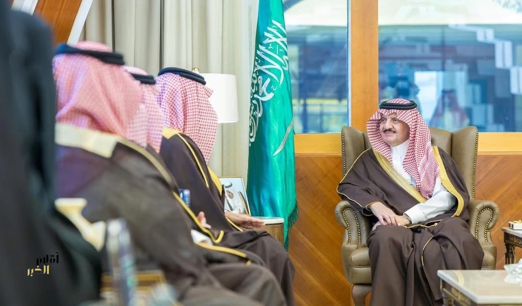 أمير المنطقة الشرقية يستقبل المدير العام لفرع وزارة الموارد البشرية