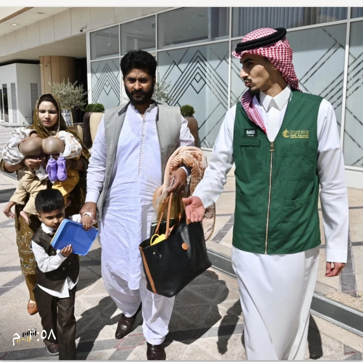 وصول التوأم الملتصق الباكستاني(سفيان ويوسف) إلى الرياض