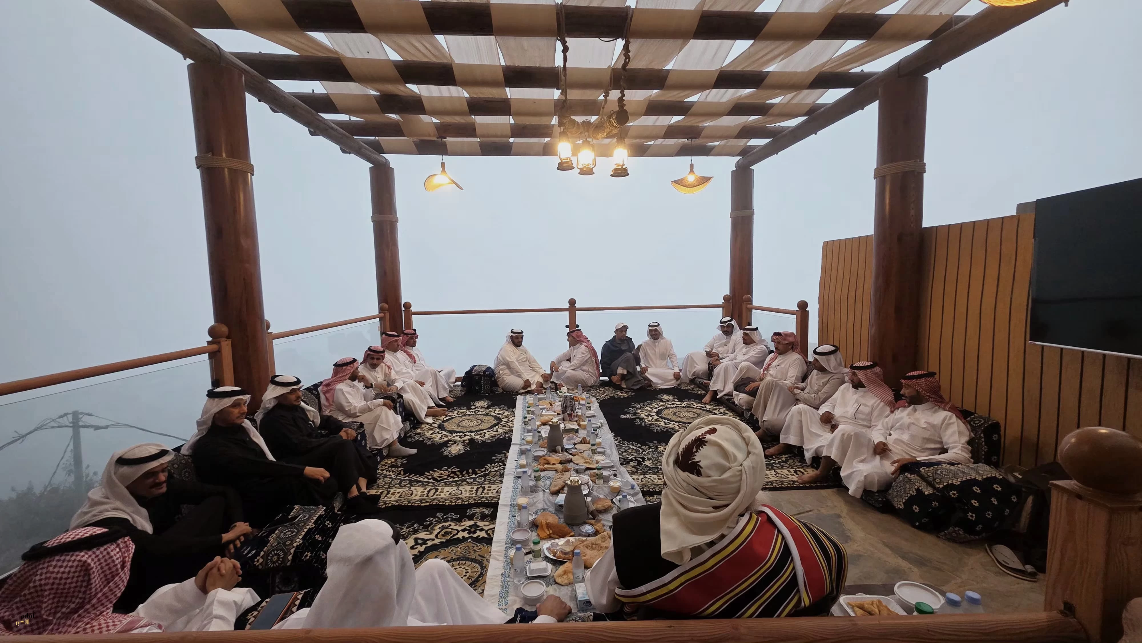 بلدية فيفاء تنظّم إفطاراً جماعياً في سوق النفيعة