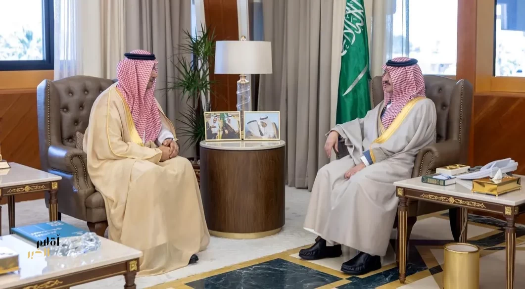 أمير المنطقة الشرقية يتسلم التقرير السنوي لمستشفى قوى الأمن بالدمام لعام 2025