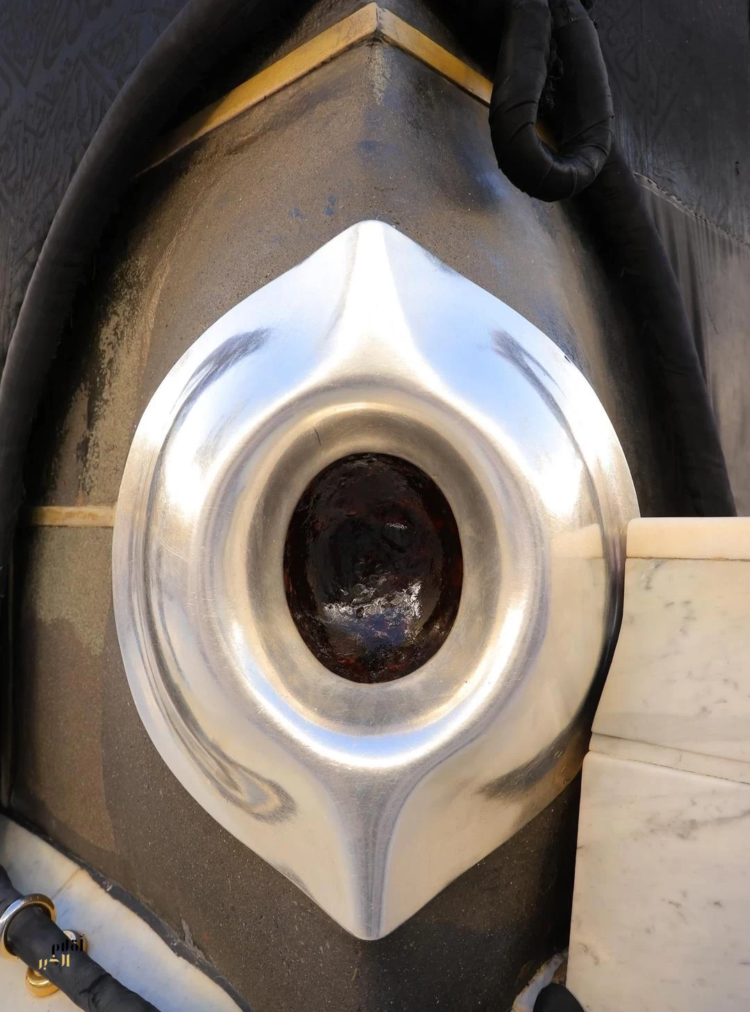 الحجر الأسود والركن اليماني.. شاهدان على قداسة البيت العتيق وعنوانُ العناية السعودية بالحرم الشريف