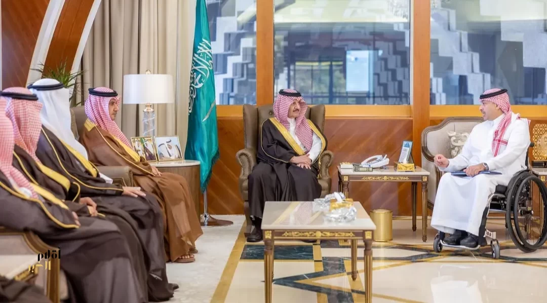 أمير المنطقة الشرقية يستقبل رئيس وأعضاء مجلس إدارة جمعية طويق