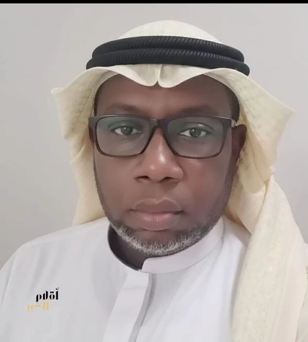 مرفت طيب في " مائدة الضوء " من نقل الخبر إلى صناعة الأثر