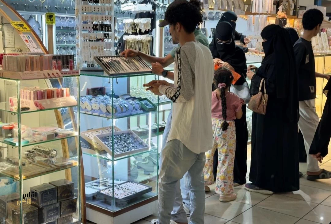 حركة تجارية نشطة في أسواق مكة المكرمة مع قرب عيد الفطر