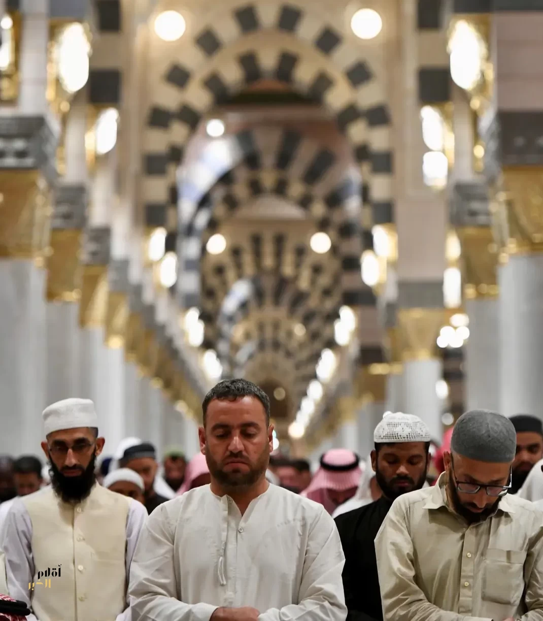 أجواء إيمانية في المسجد النبوي مع أداء المصلين صلاتي العشاء والتراويح ليلة 27 رمضان
