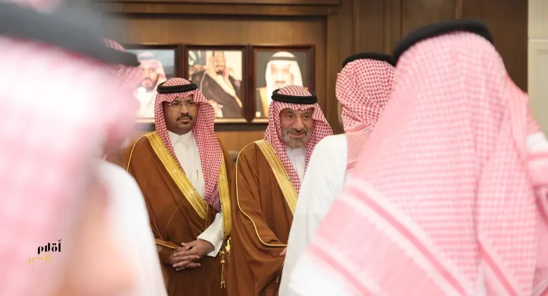 أمير نجران يعايد منسوبي إمارة المنطقة