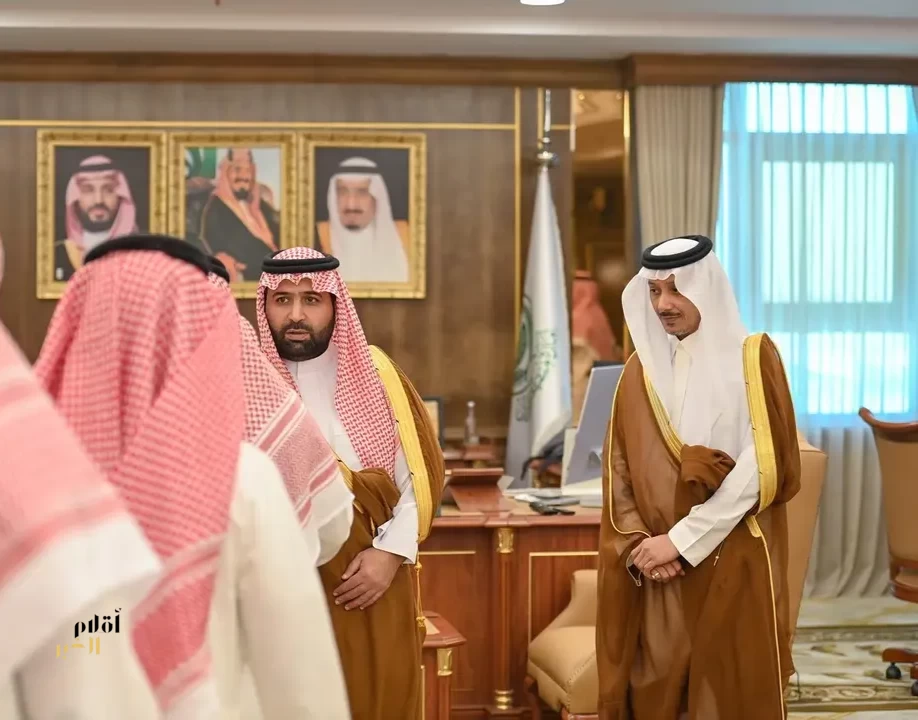 أمير منطقة جازان يستقبل منسوبي الإمارة المهنئين بعيد الفطر