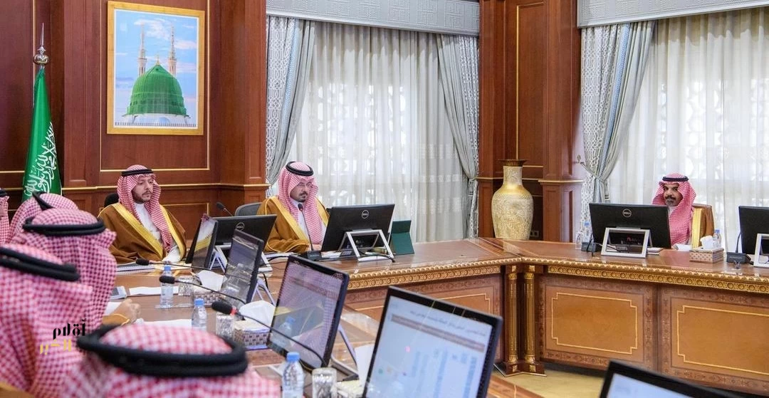 أمير المدينة المنورة يرأس اجتماع اللجنة الدائمة للحج والعمرة بإمارة المنطقة