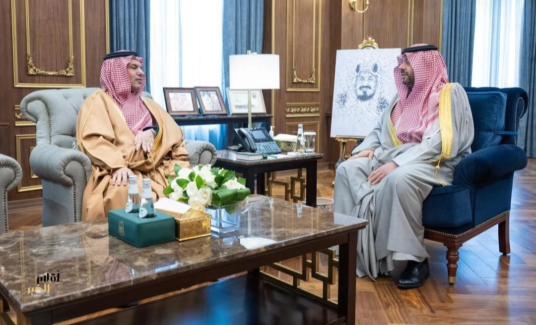 أمير الحدود الشمالية يستقبل مدير فرع الالتزام البيئي بالمنطقة