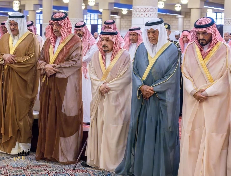 أمير منطقة الرياض يؤدي صلاة الميت على صاحبة السمو الأميرة الجوهرة بنت فيصل بن عبدالله آل عبدالرحمن آل سعود