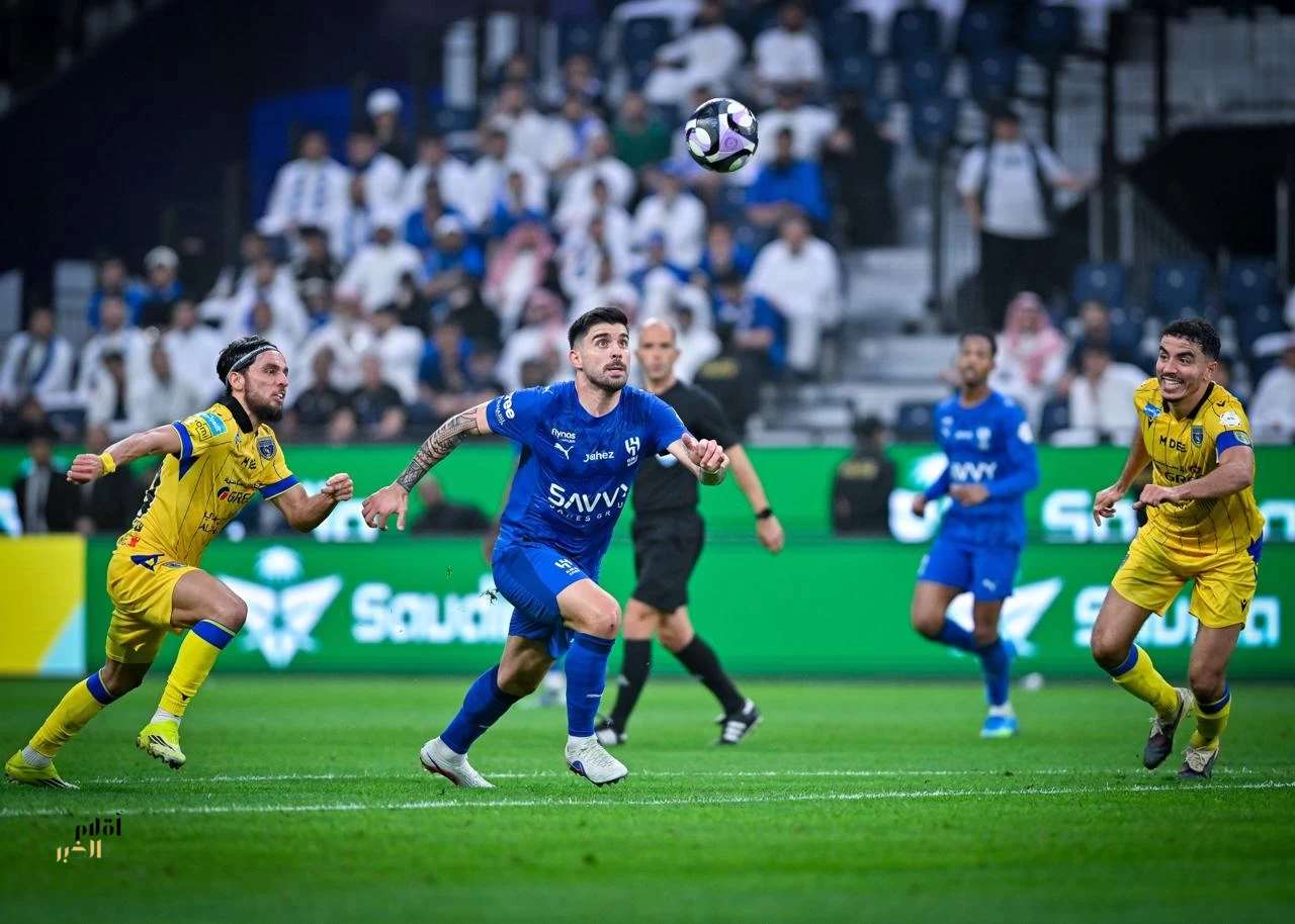 التعاون يعرقل الهلال ويُعقّد سباق الصدارة