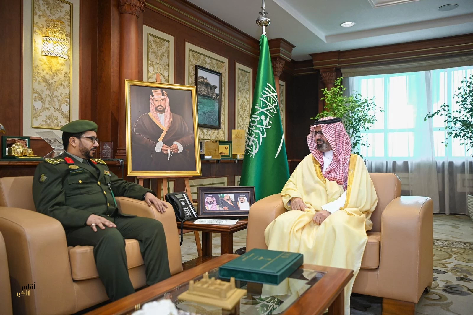 نائب أمير منطقة جازان يتسلّم التقرير السنوي لجوازات المنطقة