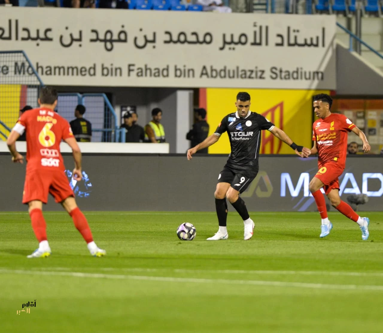 الشباب بعشرة لاعبين يهدر انتصارًا ثمينًا على القادسية في روشن