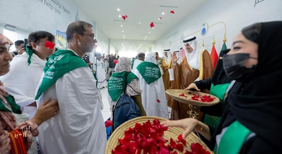 "وزير النقل" يستقبل أولى رحلات الحجاج لموسم حج 1447هـ عبر مبادرة "طريق مكة"