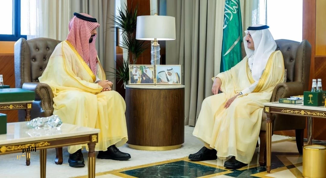 أمير المنطقة الشرقية يستقبل المدير العام لفرع وزارة الموارد البشرية والتنمية الاجتماعية بالمنطقة