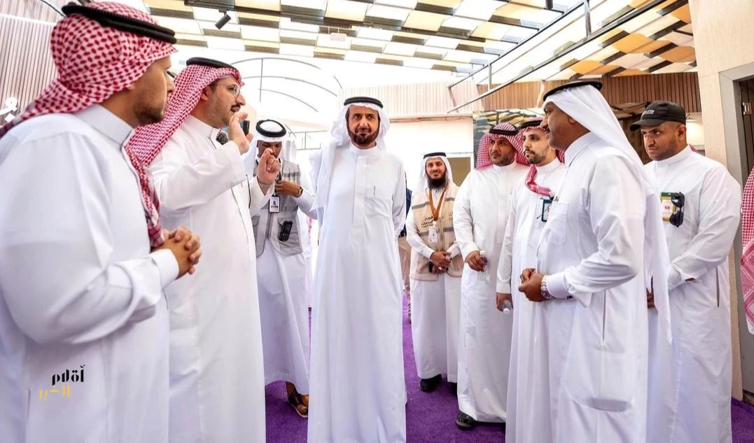 وزير الحج والعمرة يتفقد جاهزية المخيمات في منى استعدادًا لموسم حج 1447هـ