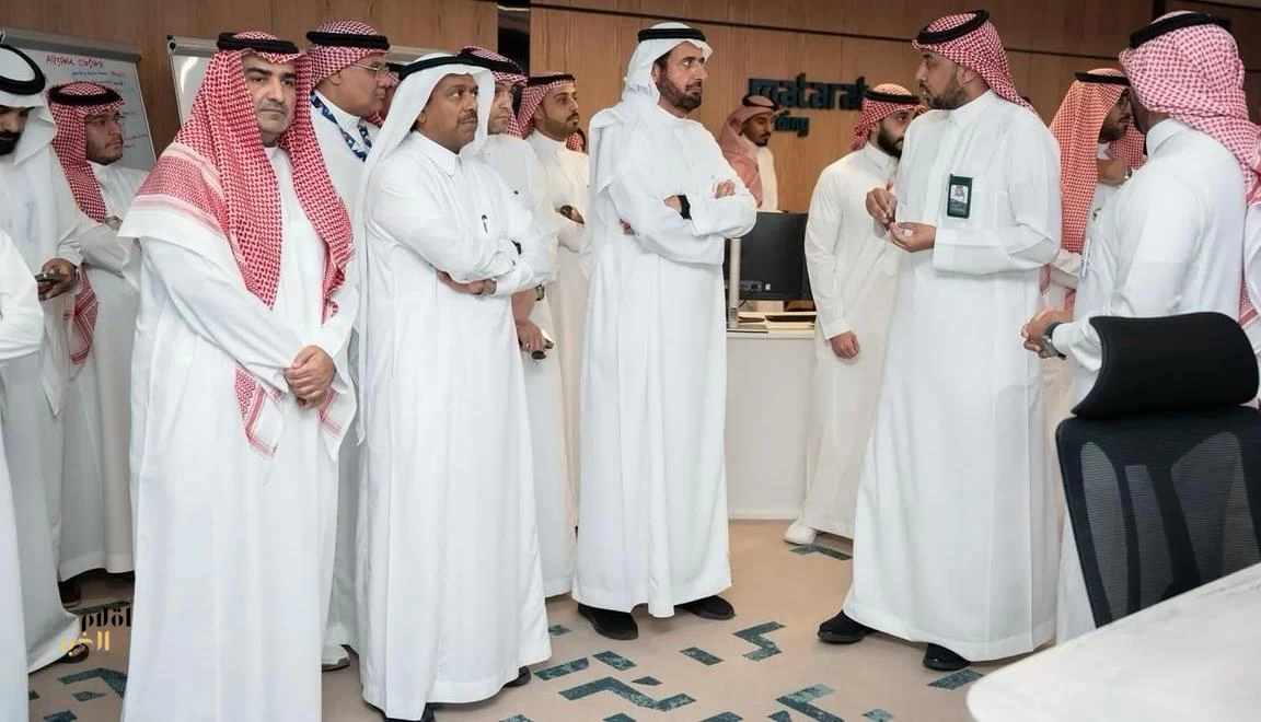 وزير الحج والعمرة يتفقد الخدمات التي تقدمها الوزارة لاستقبال ضيوف الرحمن بمطار الملك عبدالعزيز