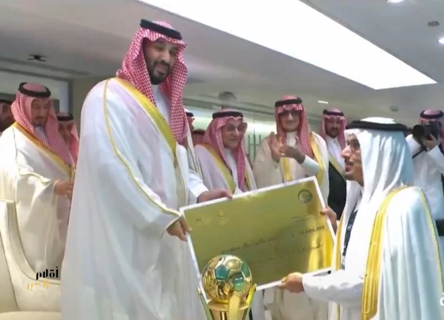 نيابةً عن خادم الحرمين الشريفين.. سمو ولي العهد يرعى نهائي كأس الملك ويتوج الهلال باللقب