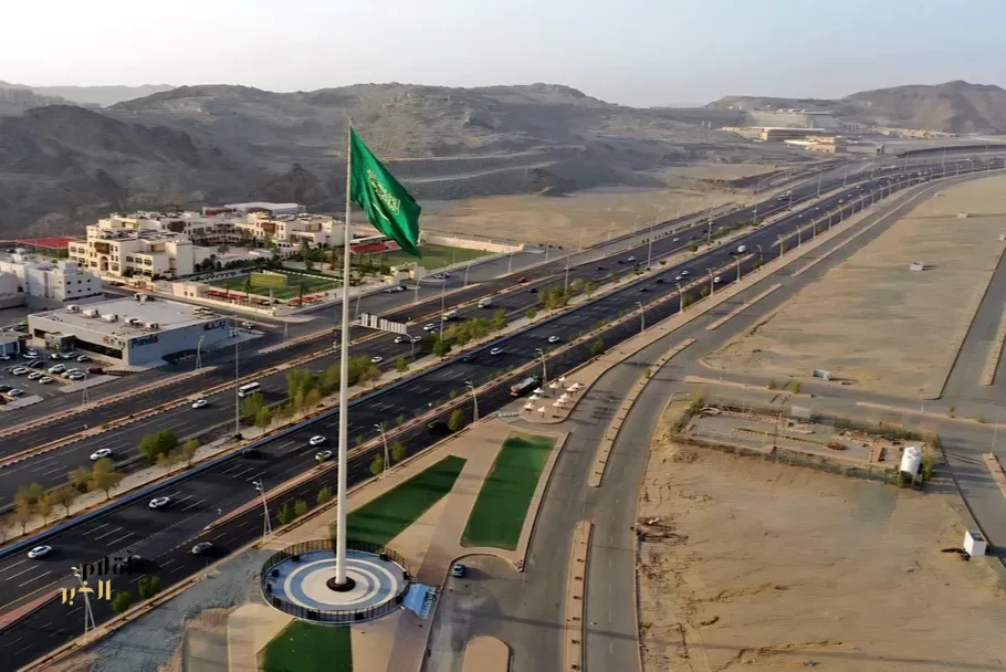 تنفيذ أعمال مشروع محاور مكة على طريق الأمير محمد بن سلمان يُجسّد أنسنة المكان ويرتقي بالمشهد البصري