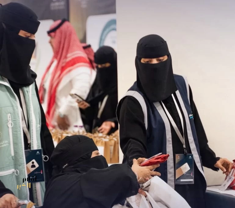 أيتام جازان يشاركون في توديع ضيوف الرحمن ضمن مبادرة "على خطى النسك"