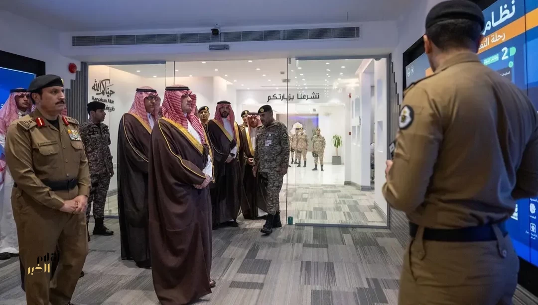 وزير الداخلية رئيس لجنة الحج العليا يقف على سير عمل مركز القيادة والسيطرة لأمن الحج ويتابع الاستعداد لتنفيذ خطط تصعيد الحجاج إلى عرفات