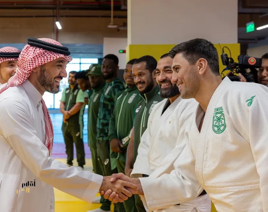 سمو وزير الرياضة يدشّن مركز النخبة للرياضات القتالية بجدة