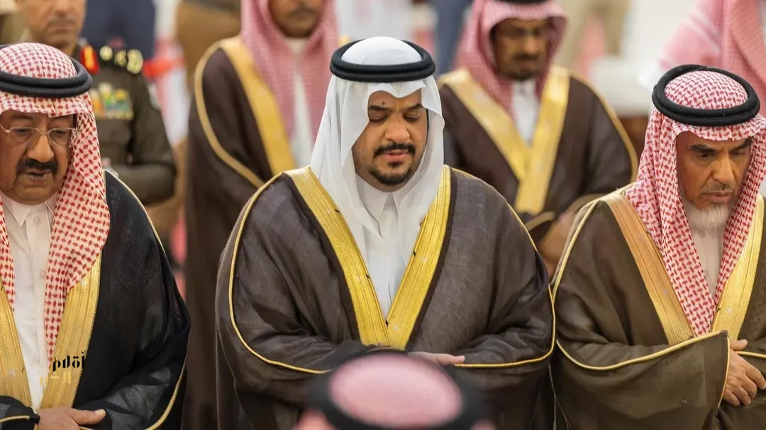 نائب أمير منطقة الرياض يؤدي صلاة الميت على صاحبة السمو الأميرة سارة بنت عبدالمحسن بن إبراهيم بن مشاري آل سعود