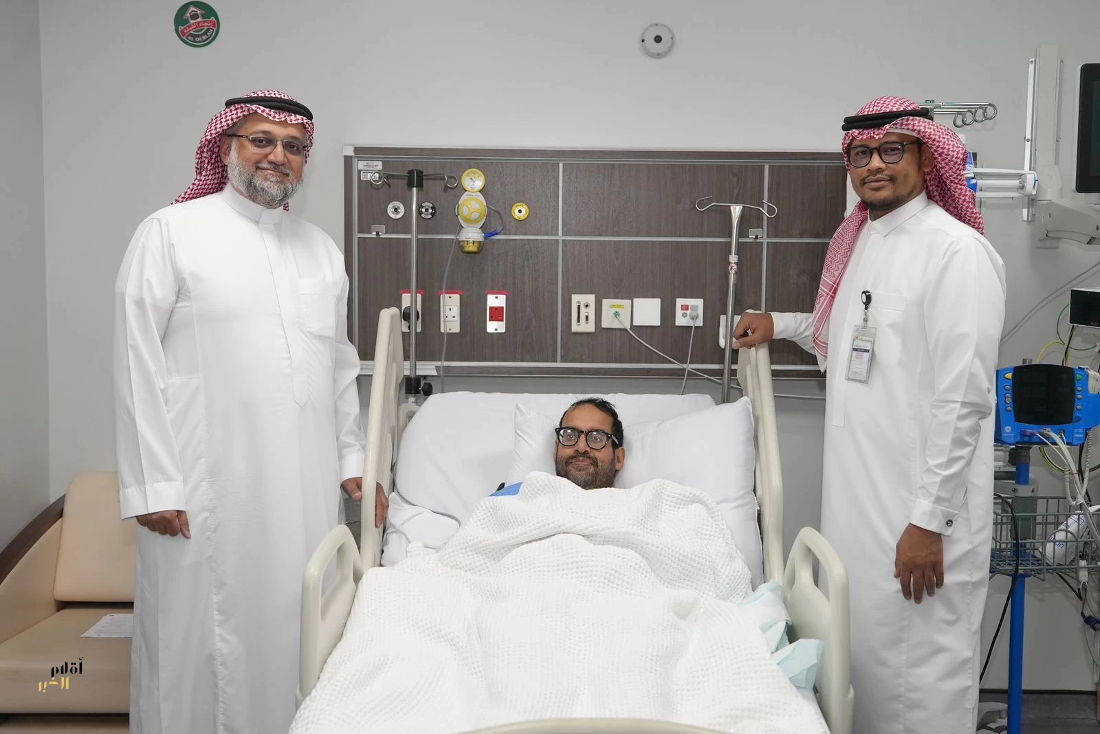 طبية مكة تنجح في استئصال كليتين متضخمتين وزراعة كلى استباقية عبر فتحة جراحية موحدة 