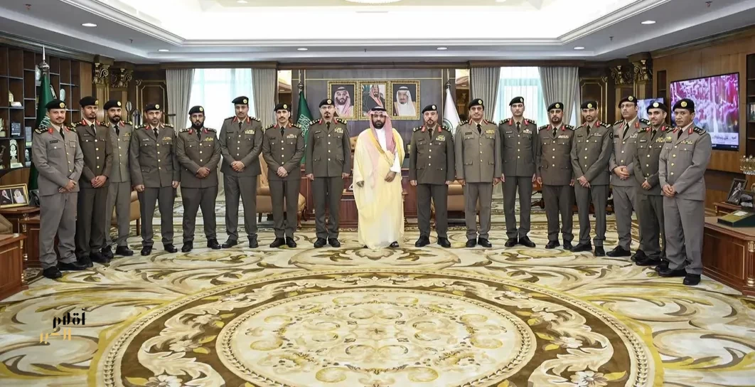 أمير منطقة جازان يقلّد عددًا من القيادات الأمنية رتبهم الجديدة