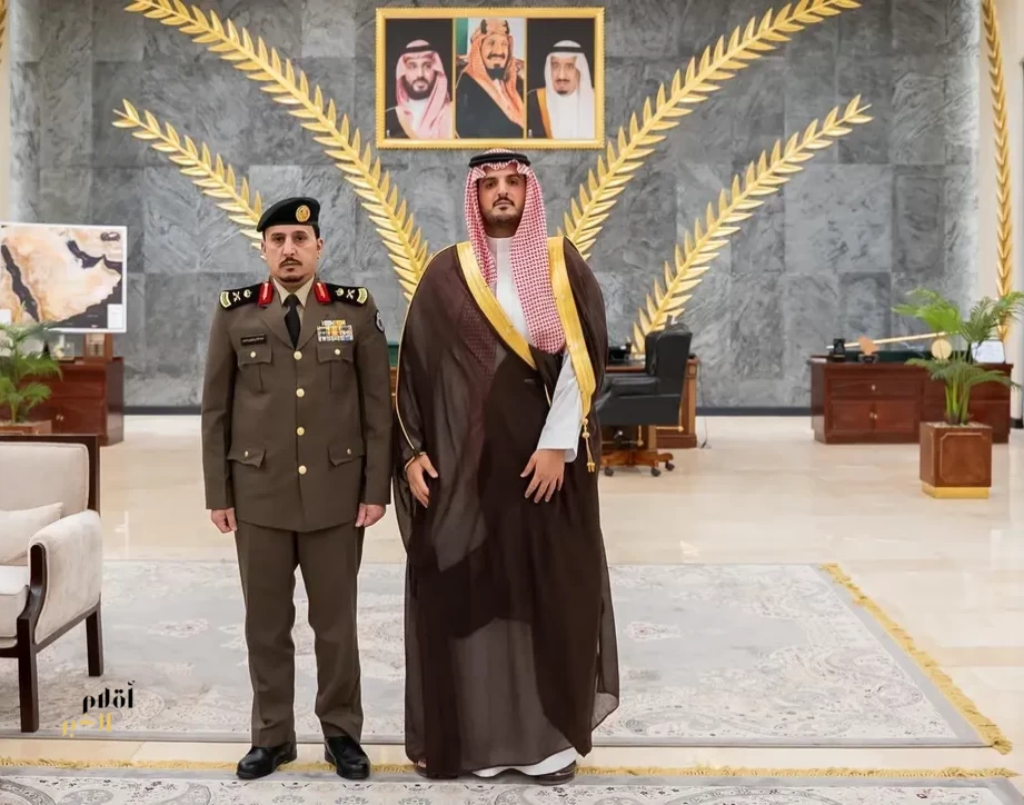 مُحافظ الطائف يقلّد مدير شرطة المحافظة رتبته الجديدة