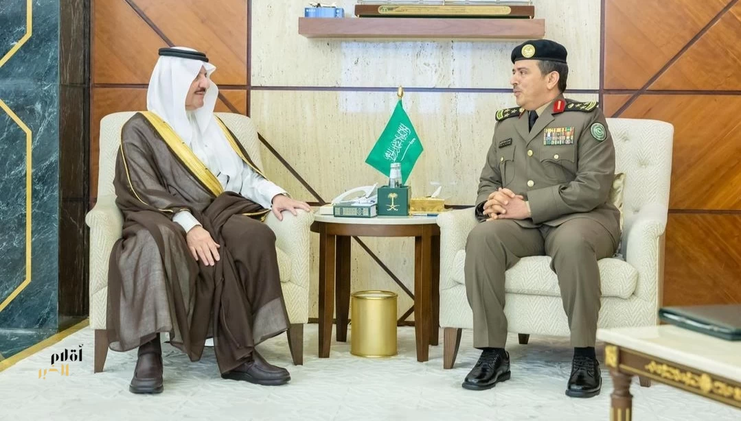 أمير المنطقة الشرقية يستقبل مدير مكافحة المخدرات بالمنطقة ويطّلع على جهود الإدارة وإنجازاتها