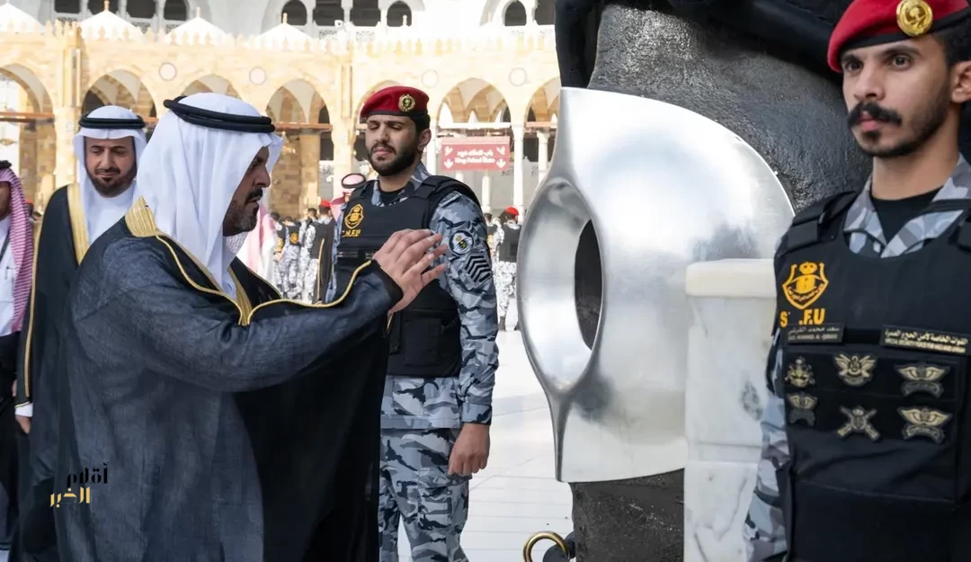 نيابة عن خادم الحرمين الشريفين.. نائب أمير منطقة مكة المكرمة يتشرف بغسل الكعبة