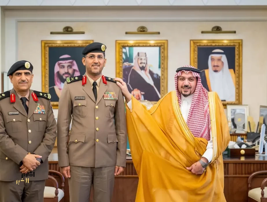 أمير القصيم يقلّد مدير مرور المنطقة رتبته الجديدة