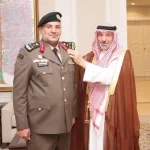 أمير نجران يقلّد قائد السرية الأولى للحماية بالأمن الدبلوماسي رتبته الجديدة