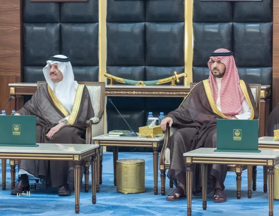 أمير المنطقة الشرقية يستقبل منسوبي فرع وزارة النقل ويُثمِّن جهودهم في تنفيذ وصيانة الطرق