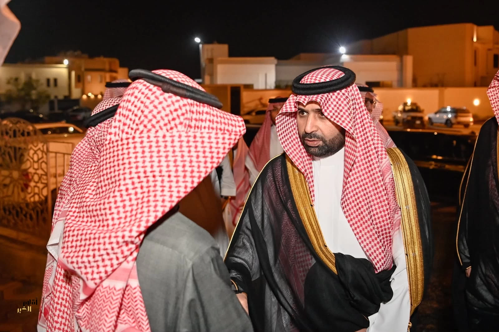 أمير منطقة جازان يقدّم واجب العزاء في وكيل محافظة جزر فرسان محمد النعمي
