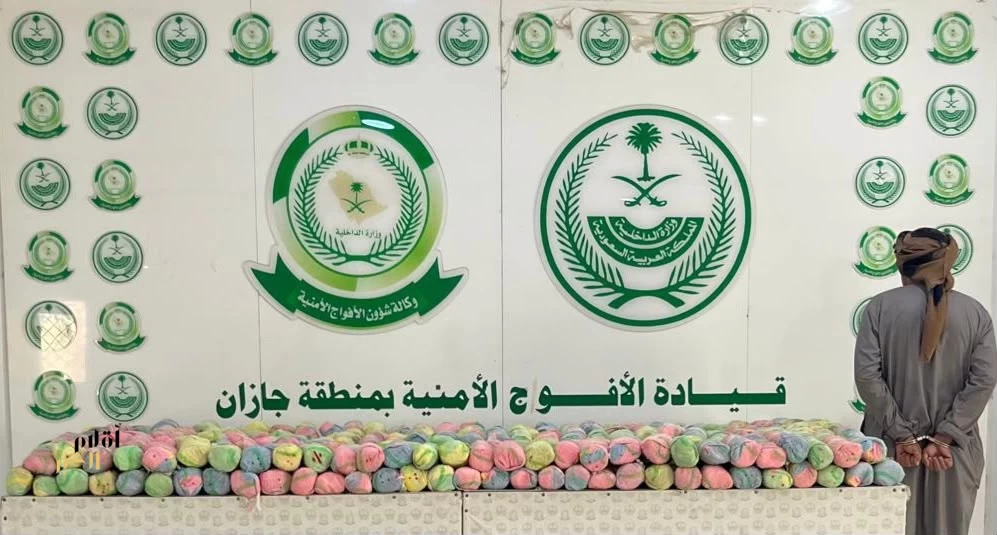 دوريات الأفواج الأمنية بمنطقة جازان تقبض على شخص لترويجه 322 كلجم من القات المخدر
