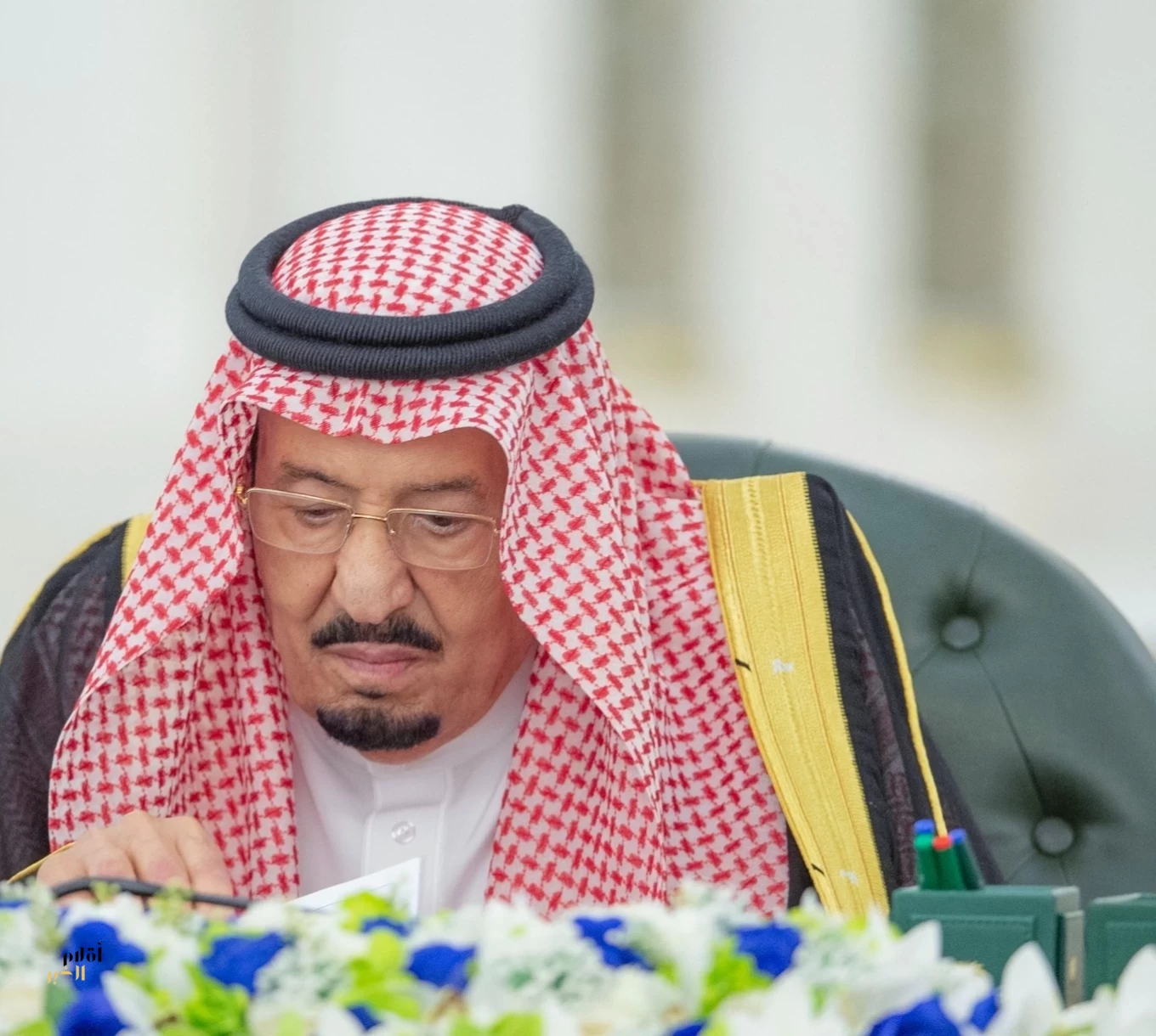 خادم الحرمين الشريفين يرأس جلسة مجلس الوزراء في جدة