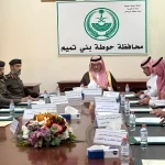 محافظ حوطة بني تميم المكلف يترأس اجتماع لجنة السلامة المرورية