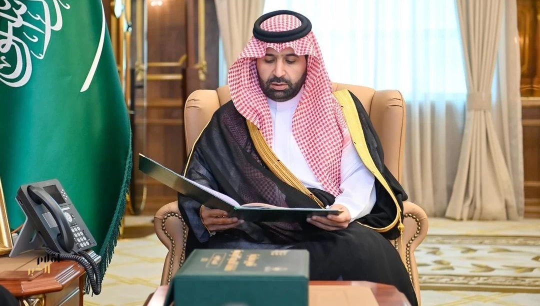 أمير منطقة جازان يطّلع على أعمال مبادرة "قافلة التنمية الرقمية" في عامها الأول