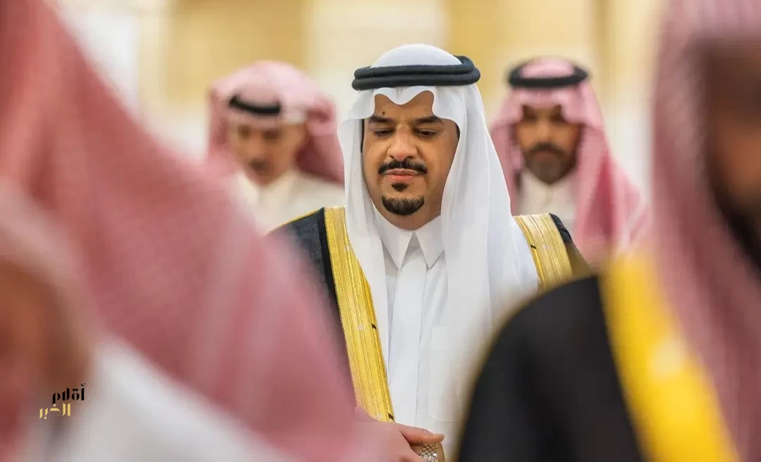 نائب أمير منطقة الرياض يؤدي صلاة الميت على والدة صاحب السمو الملكي الأمير حمود بن سعود بن عبدالعزيز