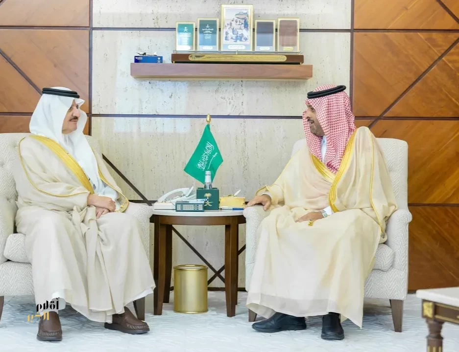 أمير المنطقة الشرقية يطّلع على مشروع صندوق "الوقف الإسعافي" للهلال الأحمر السعودي