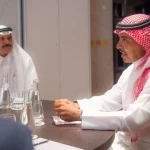 وزير الإعلام يلتقي الوفد الإعلامي المرافق لزيارة سمو ولي العهد للجمهورية الفرنسية