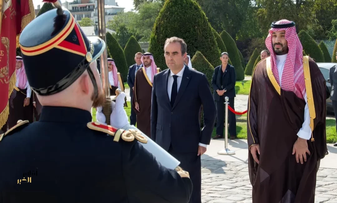 وسط مراسم استقبال رسمية.. سمو ولي العهد يصل إلى قصر الإنفاليد في العاصمة الفرنسية باريس