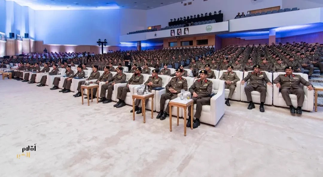 برعاية الأمير عبدالعزيز بن سعود.. مدير الأمن العام يشهد حفل تخريج الدورة التأهيلية لأعمال قطاع الأمن العام للضباط الخريجين