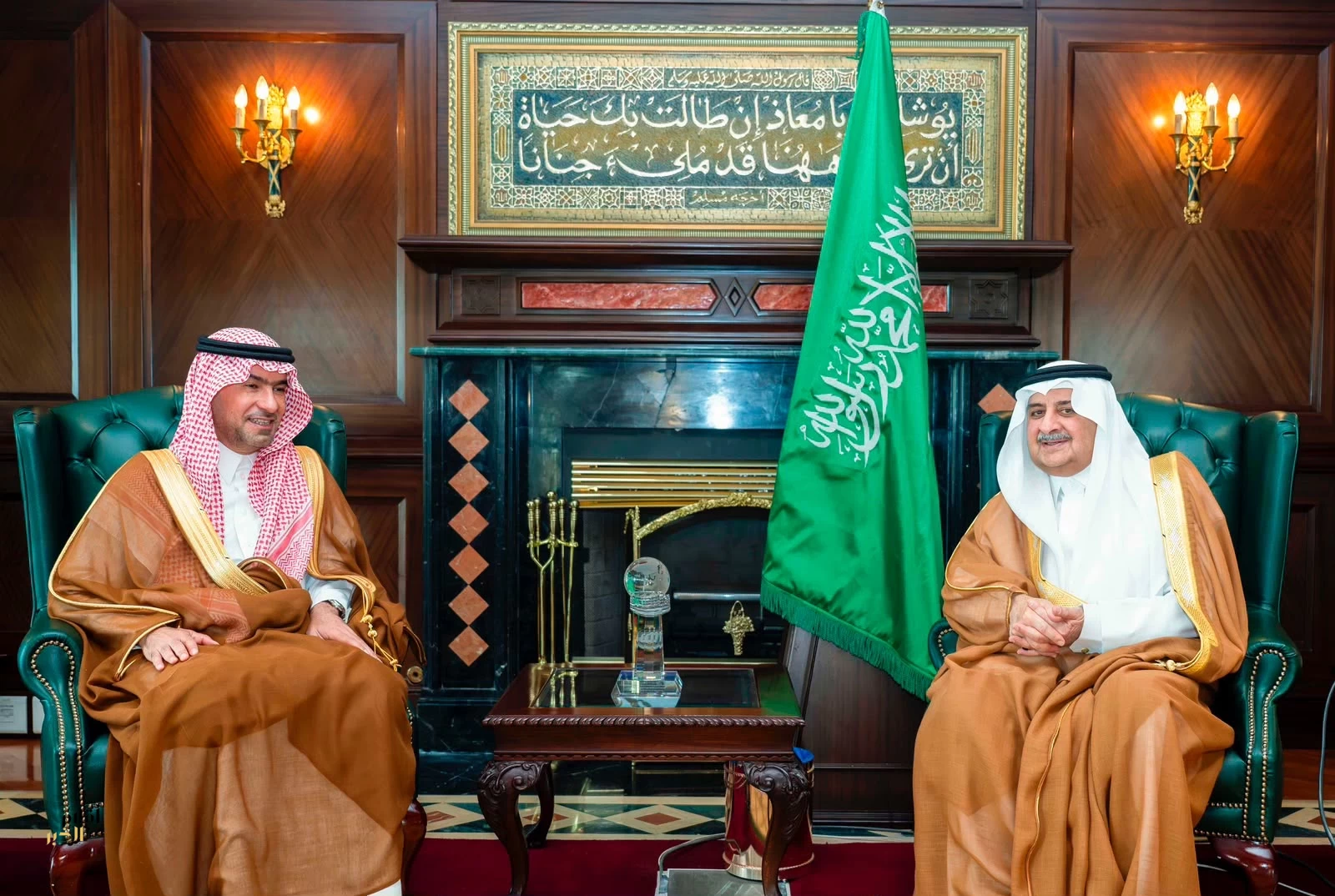 أمير منطقة تبوك يستقبل وزير البلديات والإسكان